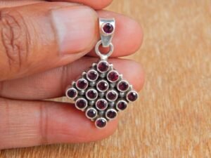 Natural garnet pendant , 925 sterling silver , gemstone jewelry , handmade pendant, gift for her , women pendant P0015-GS
