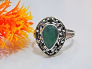 Natural Emerald Gemstone Ring Handmade Ring for Her 925 Sterling Silver Ring Designer Silver Ring Gift for Mom Wedding Ring Green Stone Ring R0035-GS