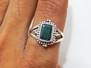 Natural Emerald Gemstone Ring Handmade Ring for Her 925 Sterling Silver Ring Designer Silver Ring Gift for Mom Wedding Ring Green Stone Ring R0034-GS