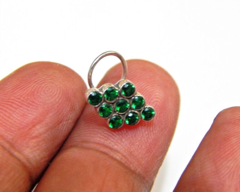 Dainty CZ Emerald Nose In 925 Sterling Silver Minimalist Jewelry, Gift Item Silver Nose Ring Emerald Jewelry Gift For Her Wedding Nose Ring NR0013-GS