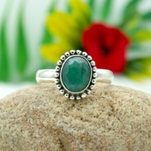 Natural Vintage Emerald Ring in 925 Sterling Silver Oval Faceted Emerald Gemstone Silver Jewelry Ring R0220-GS