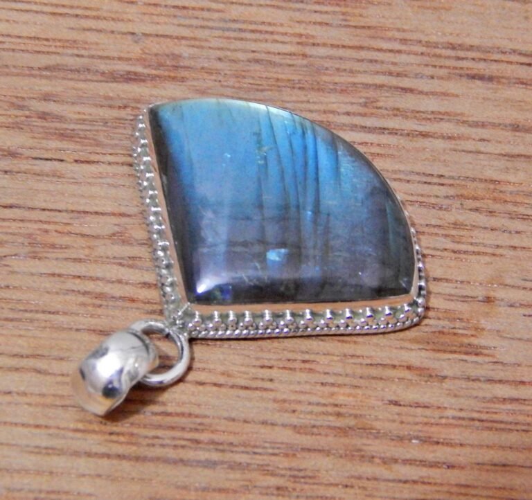 Natural Labradorite Pendant 925 Sterling Silver Jewelry Gemstone jewelry Handmade Pendant Gift For Her P0016-GS